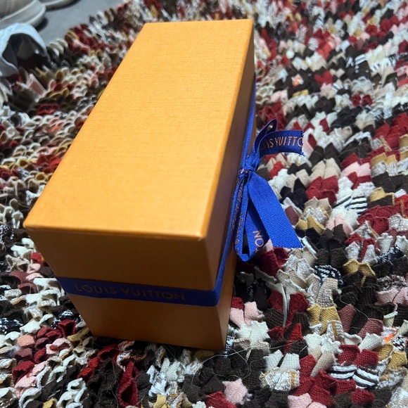 LV Gift Wrapped Box - Picture 5 of 6